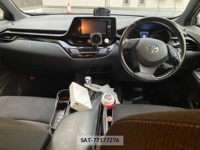 Toyota C-HR 2018-07 7615490-12