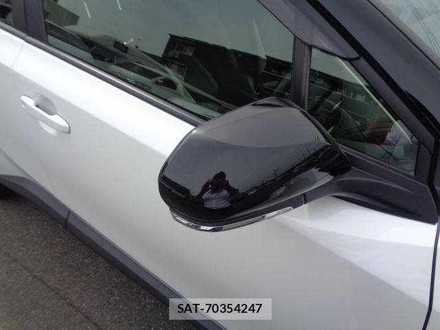 Toyota C-HR 2021-09 7615463-11