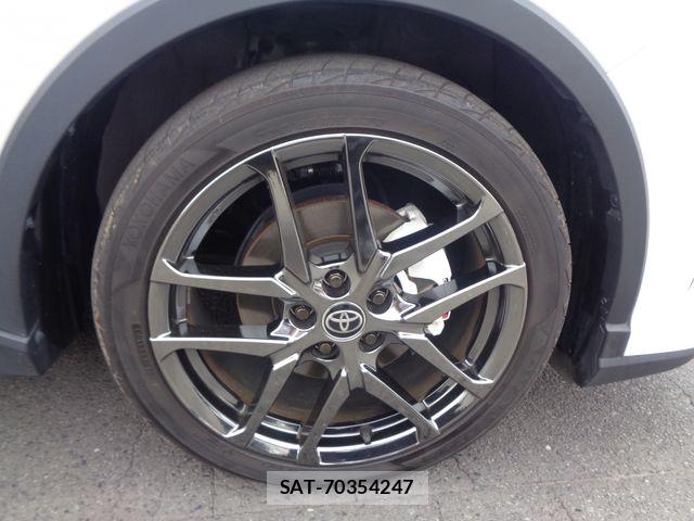 Toyota C-HR 2021-09 7615463-14