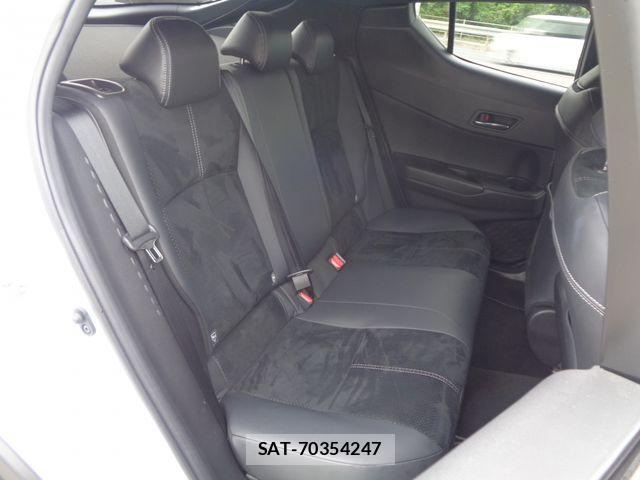 Toyota C-HR 2021-09 7615463-16