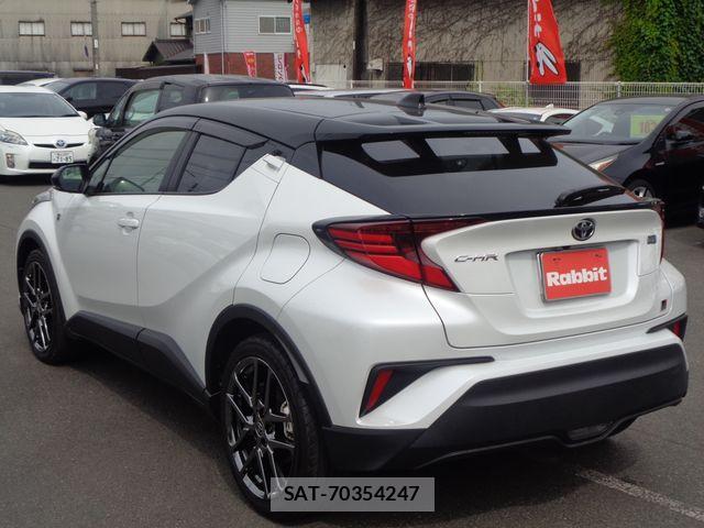 Toyota C-HR 2021-09 7615463-1