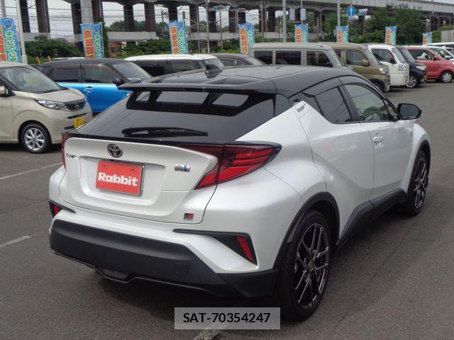 Toyota C-HR 2021-09 7615463-7