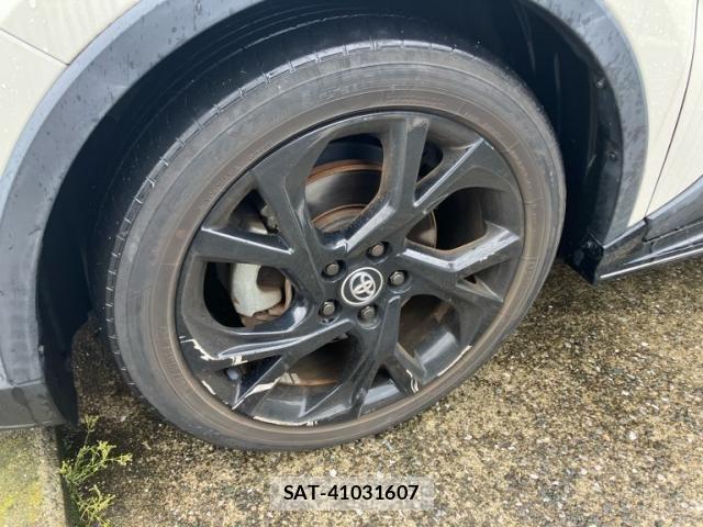 Toyota C-HR 2019-09 7615485-18