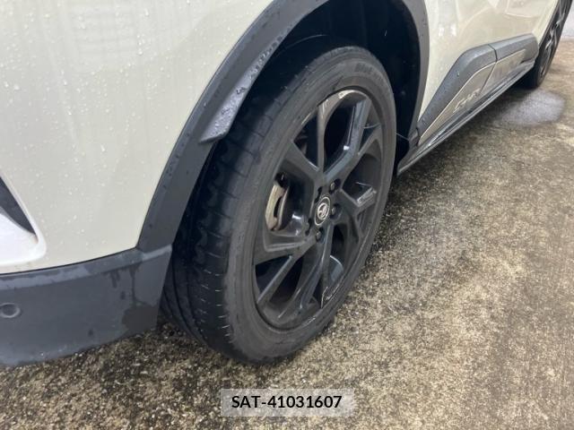 Toyota C-HR 2019-09 7615485-21