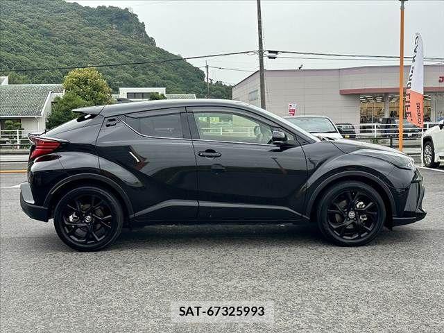 Toyota C-HR 2022-02 7615460-11