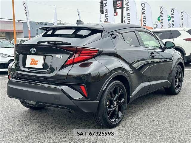 Toyota C-HR 2022-02 7615460-12