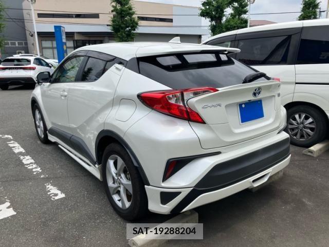 Toyota C-HR 2017-05 7615500-3
