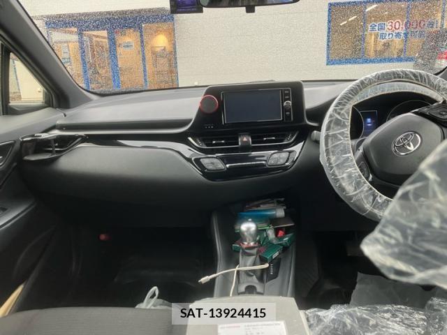 Toyota C-HR 2017-02 7615501-9