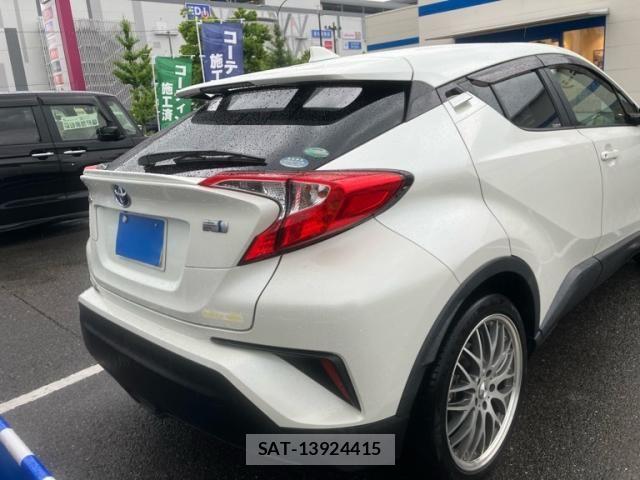 Toyota C-HR 2017-02 7615501-10
