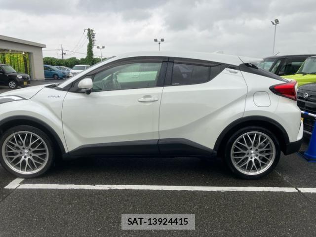 Toyota C-HR 2017-02 7615501-12