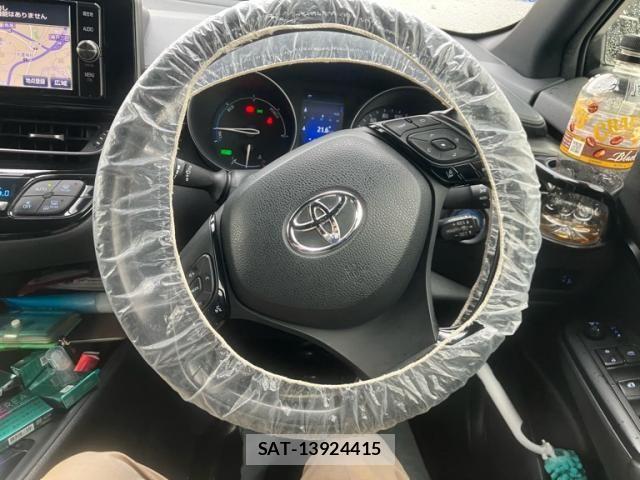 Toyota C-HR 2017-02 7615501-15