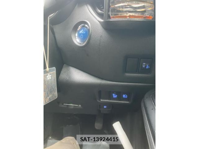 Toyota C-HR 2017-02 7615501-16