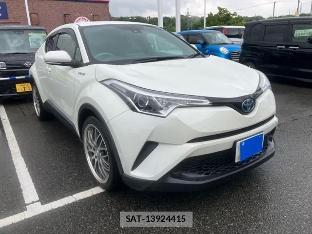 Toyota C-HR 2017-02 7615501-1