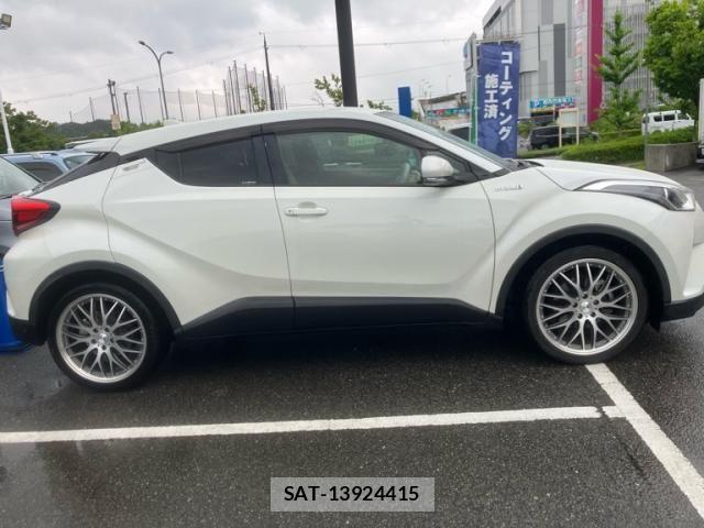 Toyota C-HR 2017-02 7615501-2