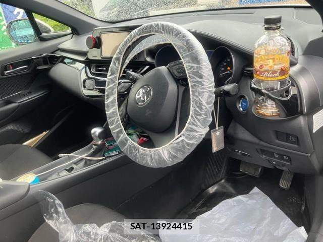 Toyota C-HR 2017-02 7615501-5