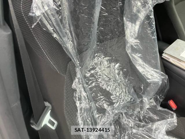 Toyota C-HR 2017-02 7615501-6