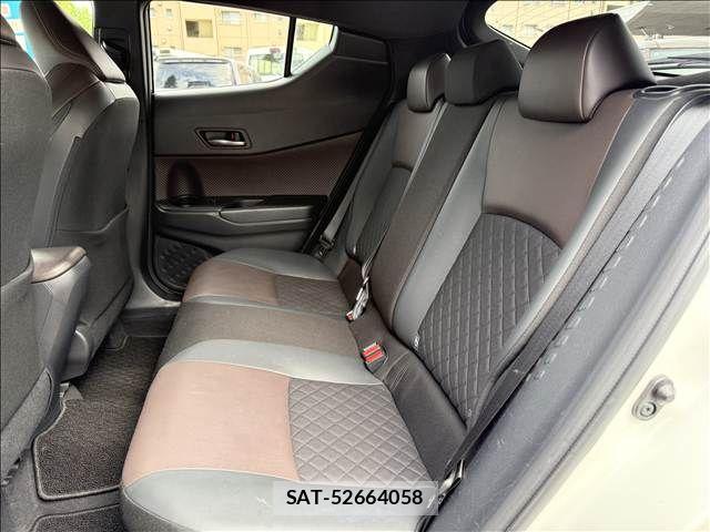 Toyota C-HR 2017-07 7615491-9