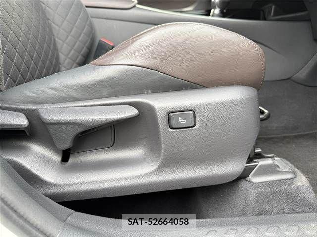 Toyota C-HR 2017-07 7615491-14