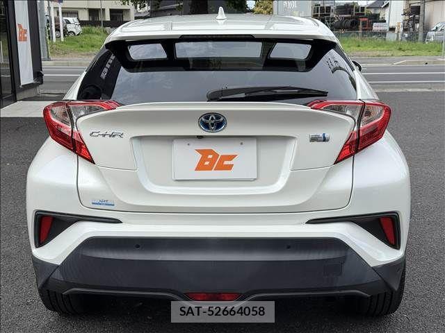 Toyota C-HR 2017-07 7615491-22