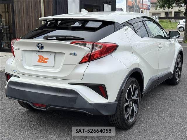 Toyota C-HR 2017-07 7615491-23