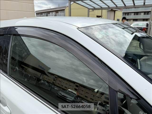 Toyota C-HR 2017-07 7615491-29