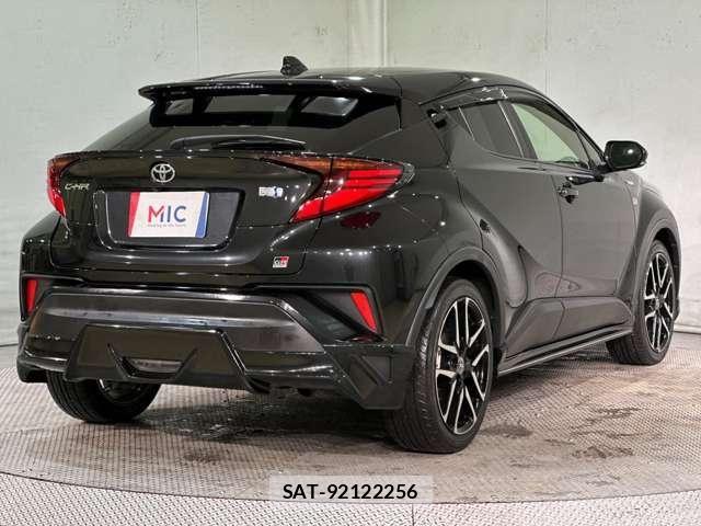 Toyota C-HR 2020-08 7615464-4