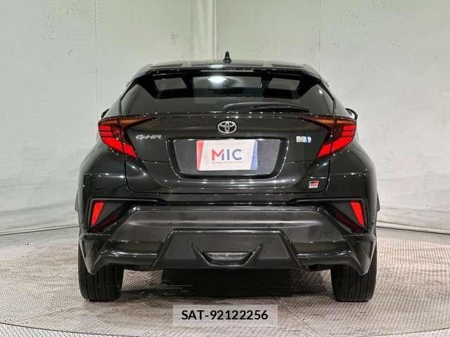 Toyota C-HR 2020-08 7615464-5