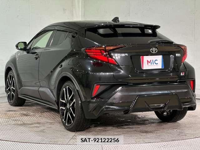 Toyota C-HR 2020-08 7615464-6