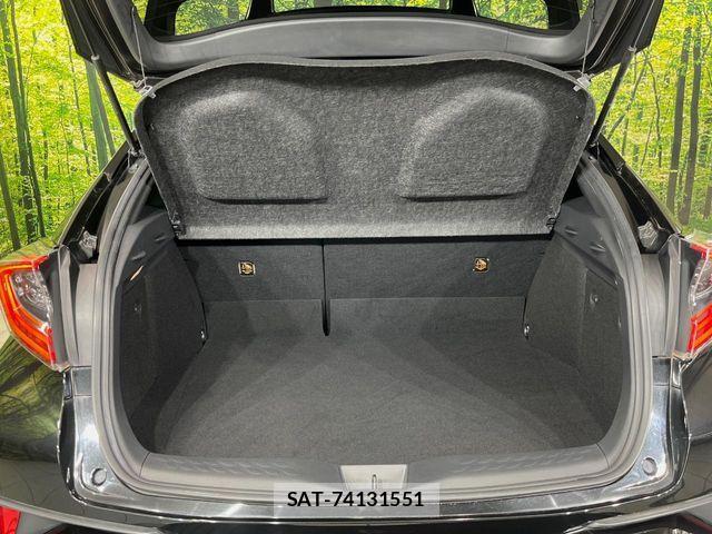 Toyota C-HR 2017-09 7615489-10