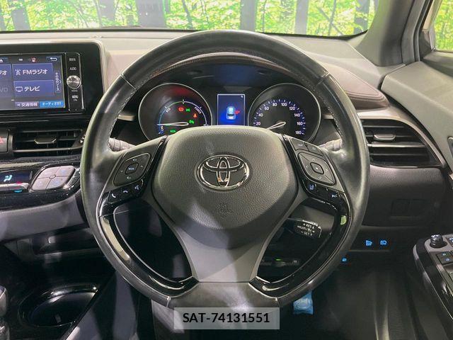 Toyota C-HR 2017-09 7615489-11