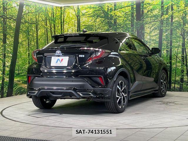 Toyota C-HR 2017-09 7615489-16