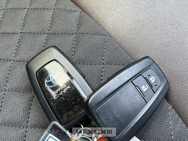Toyota C-HR 2018-02 7615472-11