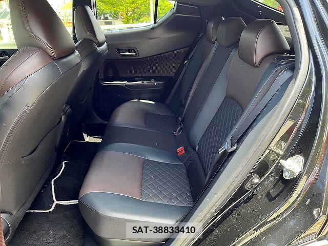 Toyota C-HR 2018-02 7615472-12