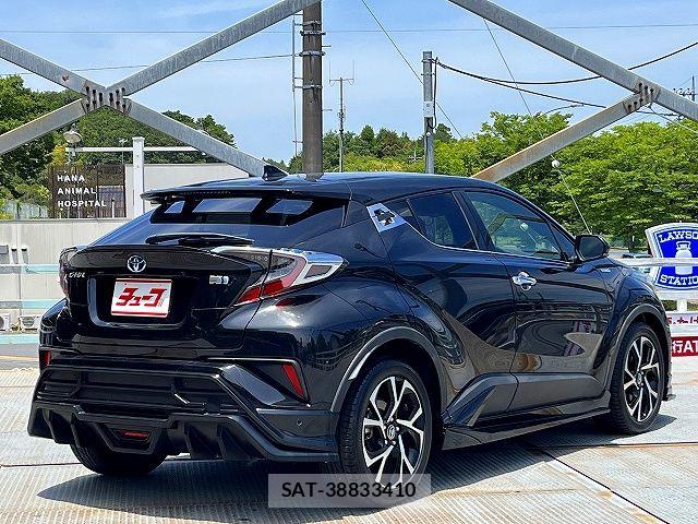 Toyota C-HR 2018-02 7615472-2