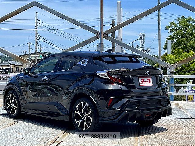 Toyota C-HR 2018-02 7615472-8