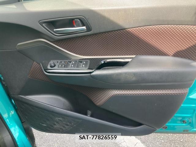 Toyota C-HR 2016-12 7721870-13