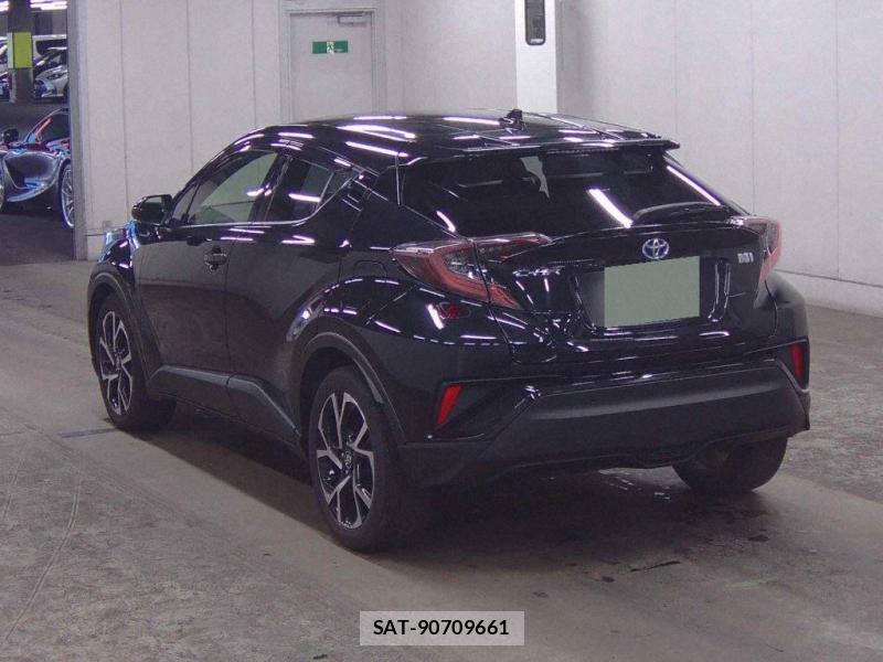Toyota C-HR 2017-01 7738518-1