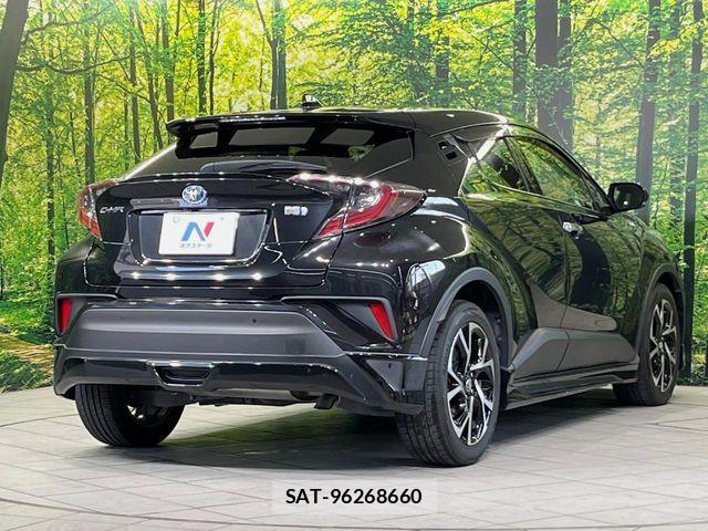 Toyota C-HR 2018-01 7875733-16