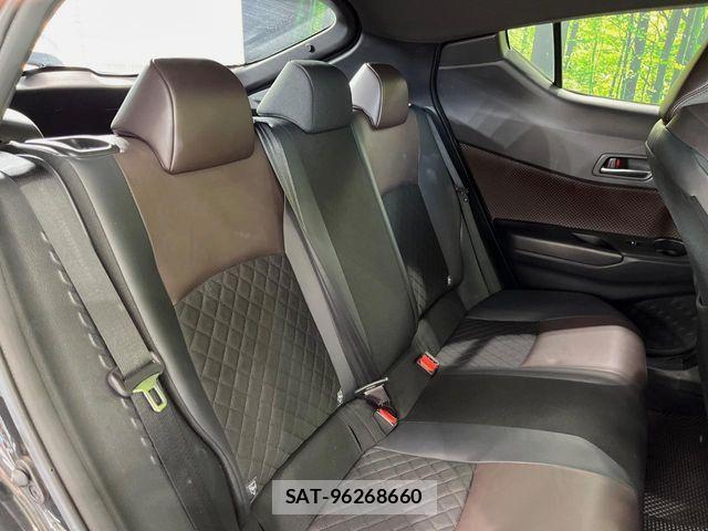 Toyota C-HR 2018-01 7875733-8
