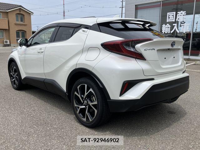 Toyota C-HR 2018-06 7875736-7