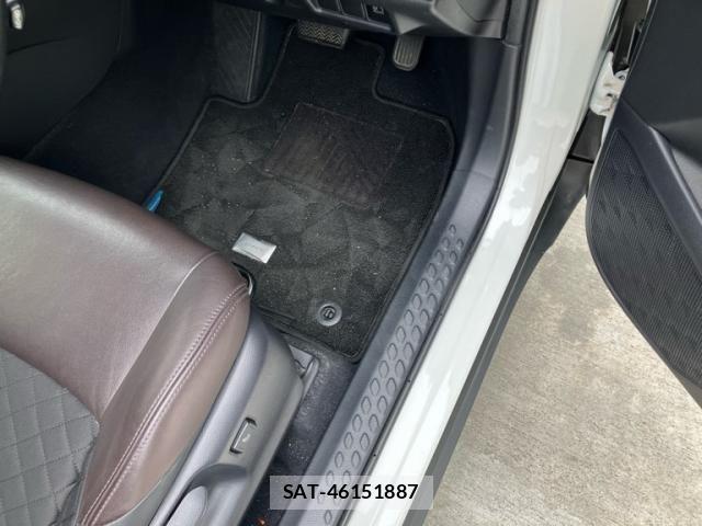 Toyota C-HR 2019-07 7902401-11