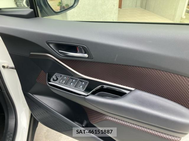 Toyota C-HR 2019-07 7902401-7