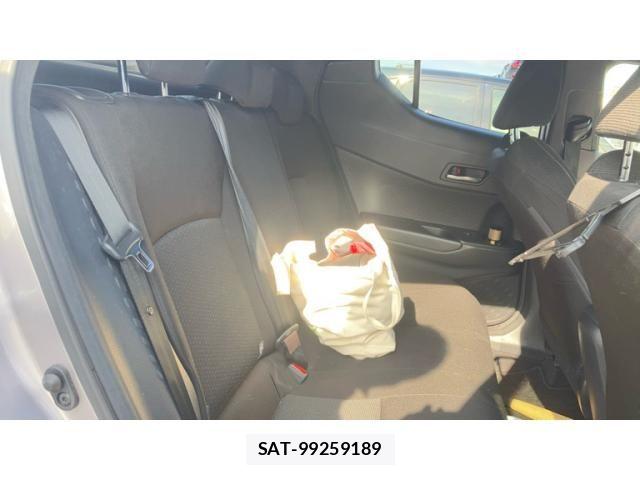 Toyota C-HR 2019-02 7960936-14