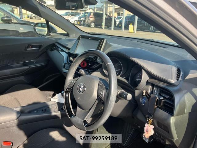 Toyota C-HR 2019-02 7960936-5