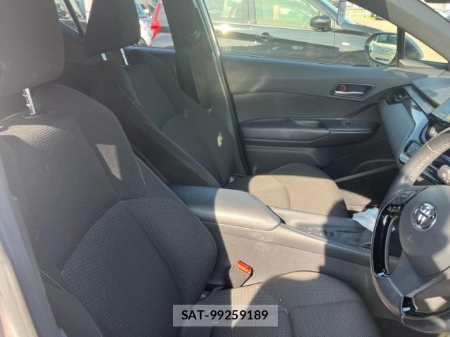 Toyota C-HR 2019-02 7960936-6