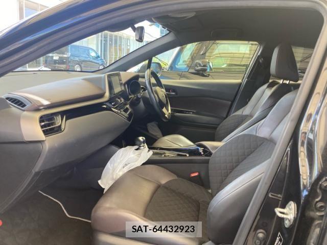 Toyota C-HR 2018-05 7978785-9