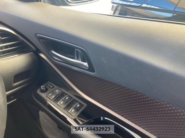 Toyota C-HR 2018-05 7978785-26