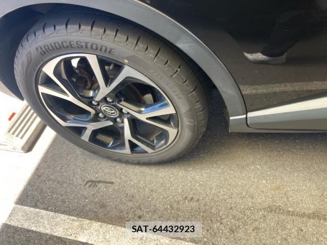 Toyota C-HR 2018-05 7978785-5