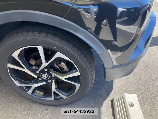 Toyota C-HR 2018-05 7978785-6