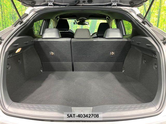 Toyota C-HR 2019-08 7978782-9